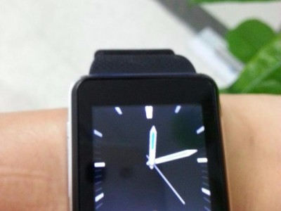 黑色大气硅胶表带搭配方形不锈钢表盘彰显成功人士风范——YINUO宜诺niopro智能健康监测手表
