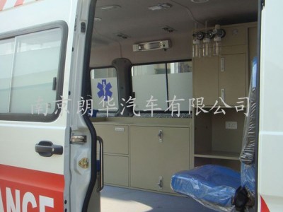 销售依维柯宝迪救护车，NJ5048XJH57 中型救护车