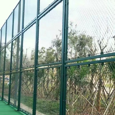 学校体育场运动场围栏小区健身场地围挡 农田用焊接式球场围栏程鼎 厂家供应