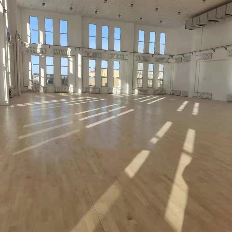 双鑫体育运动木地板现货供应 体育木地板 健身房木地板 防水防潮